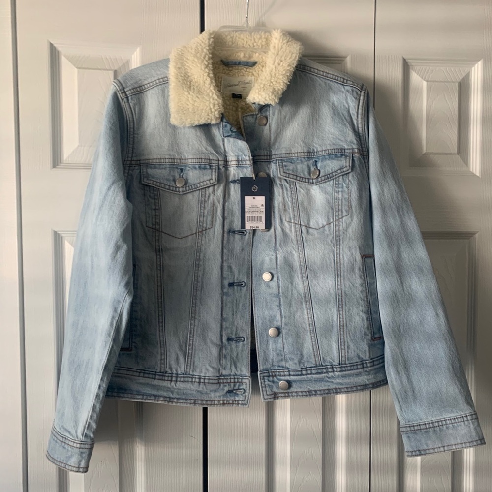 COPY - NWT Universal Thread Light Wash Jean Jacket